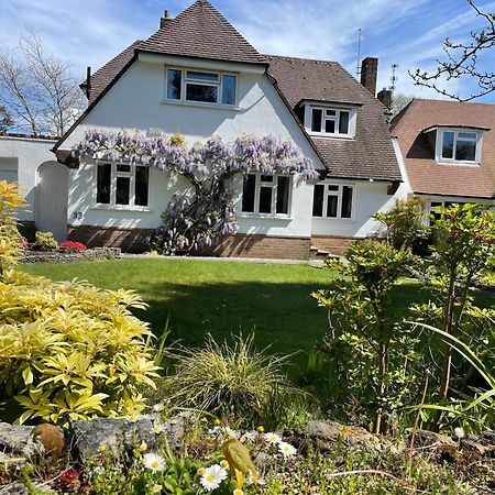 Charming Bournemouth House With Beautiful Spacious Gardens, 5 Min Drive To Beaches, Free Parking For 2-3 Cars Esterno foto