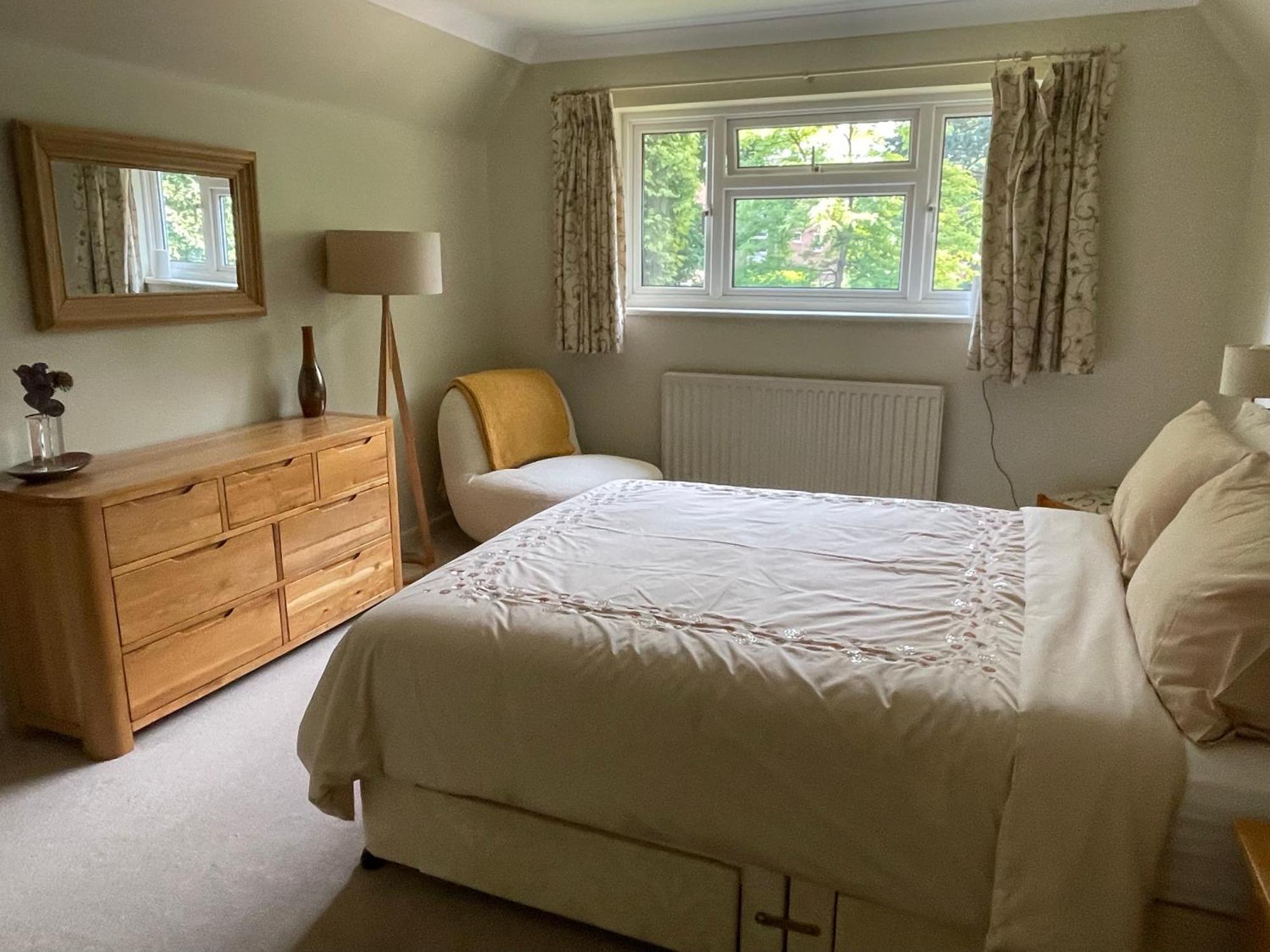 Charming Bournemouth House With Beautiful Spacious Gardens, 5 Min Drive To Beaches, Free Parking For 2-3 Cars Esterno foto
