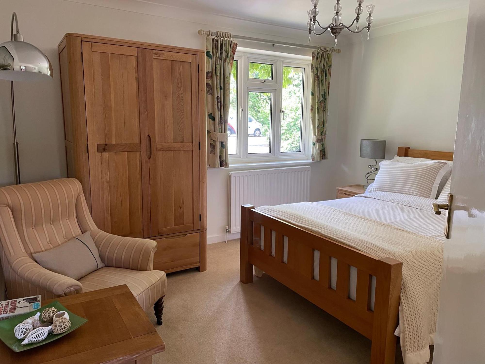 Charming Bournemouth House With Beautiful Spacious Gardens, 5 Min Drive To Beaches, Free Parking For 2-3 Cars Esterno foto