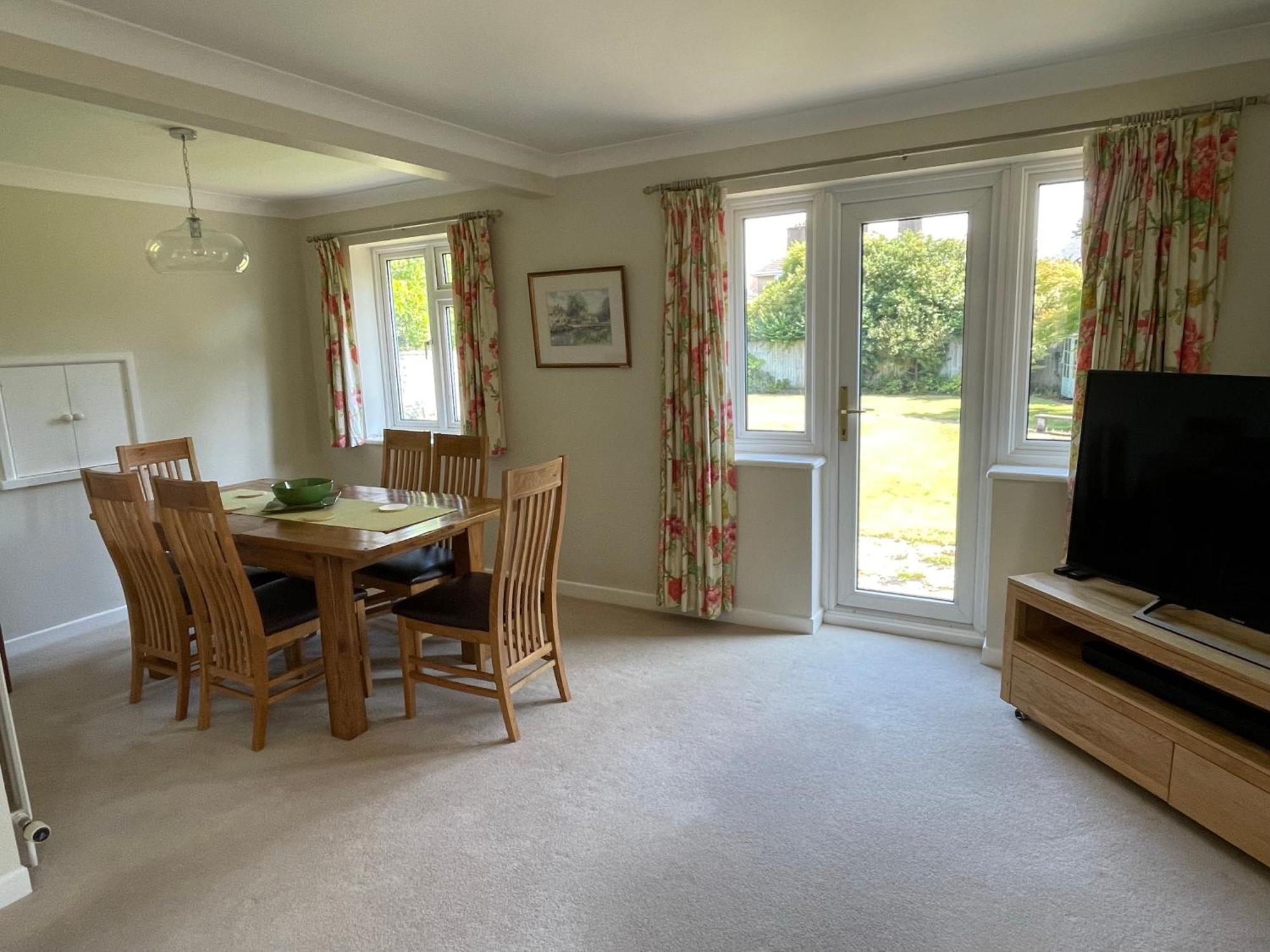 Charming Bournemouth House With Beautiful Spacious Gardens, 5 Min Drive To Beaches, Free Parking For 2-3 Cars Esterno foto