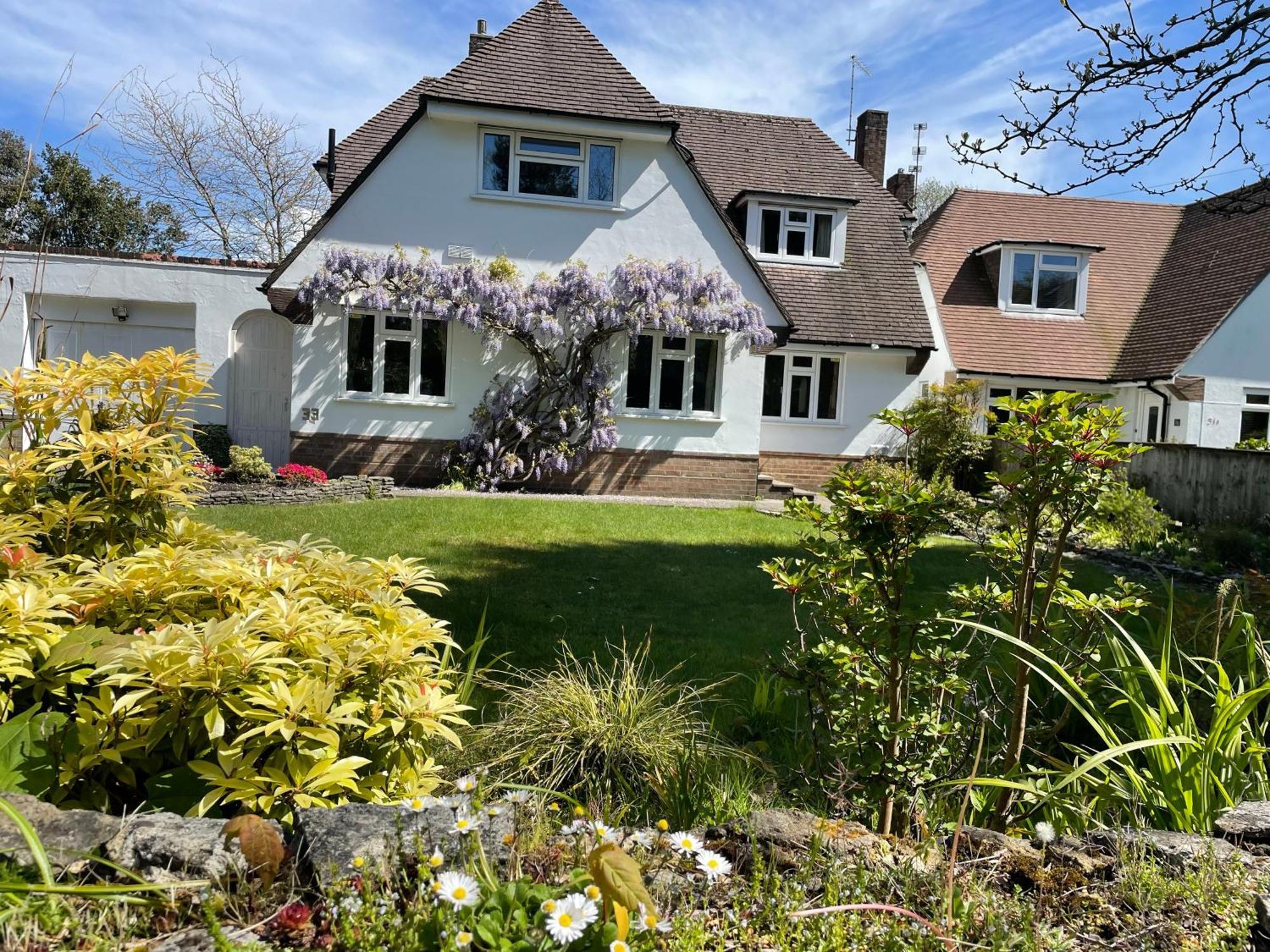 Charming Bournemouth House With Beautiful Spacious Gardens, 5 Min Drive To Beaches, Free Parking For 2-3 Cars Esterno foto